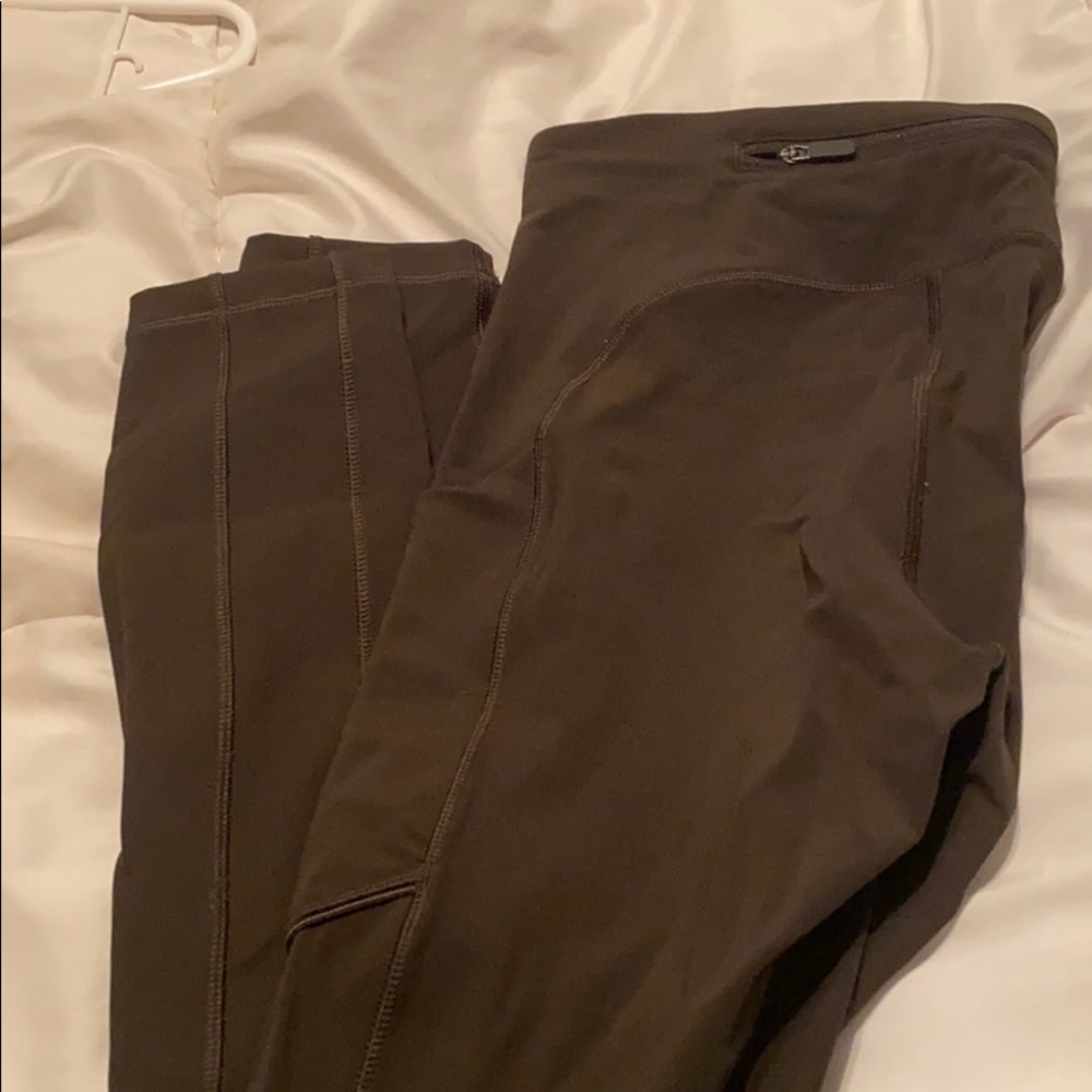 Dark olive wunder under